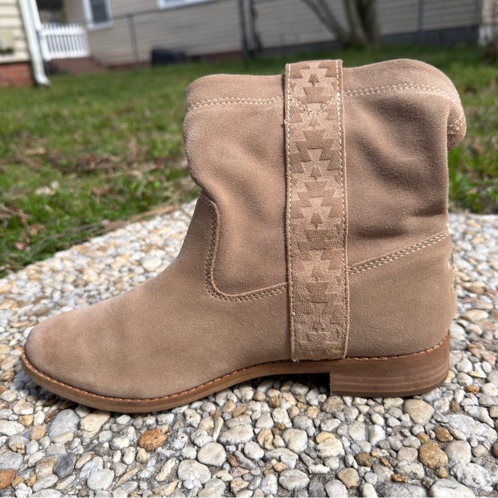 Toms Tan Suede Ankle Booties - Picture 3 of 16